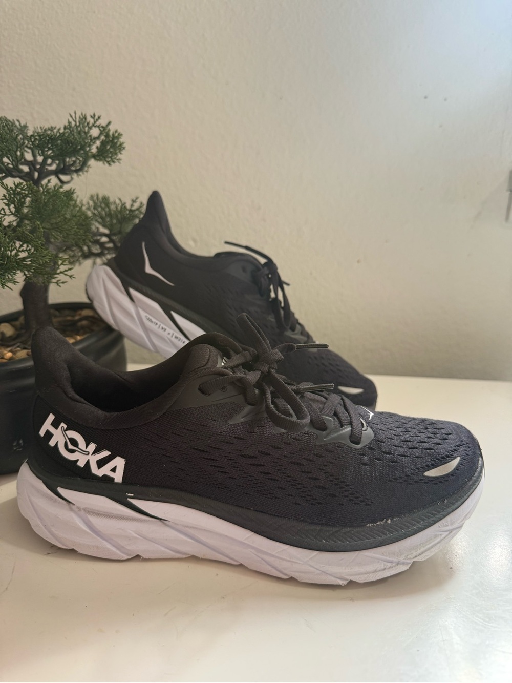 Hoka Clifton 8 women size 6.5 Black and White Women's Cushioned Running Shoes